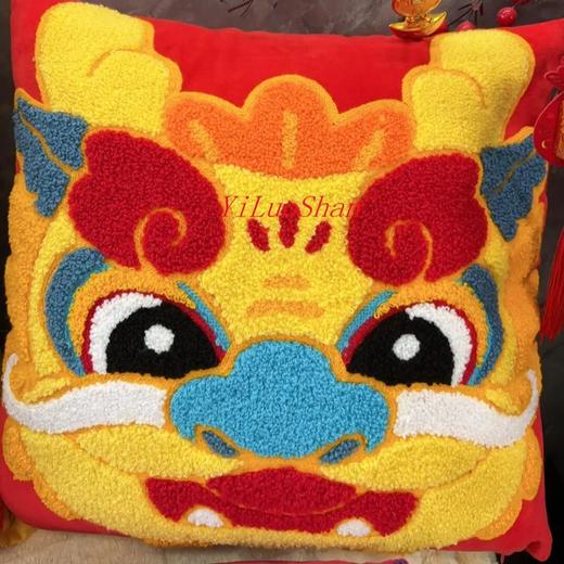 新岁国风抱枕合集 | 超有新年氛围感的抱抱枕，财神、醒狮、吉语 商品图4