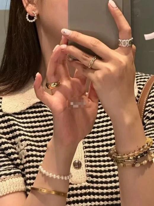 TB 巨美珍珠花环C字耳环耳钉 商品图11