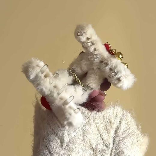 【新年戴财神抓夹❗️把财运焊在头上】春节新年红色财神帽抓夹女冬季毛绒鲨鱼夹大号发量多后脑勺盘发夹。jc 商品图3