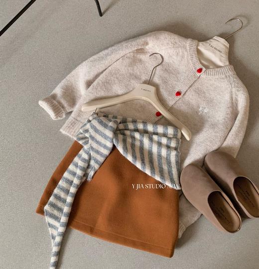 老米优品🎈 3月8日起发货！《带披肩！刺绣小花朵爱心扣针织开衫》含9.4%绵羊毛，柔软亲肤，保暖舒适。 商品图1