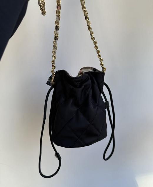 巴宝莉 新款双面小水桶 Horseshoe 收纳袋（LZ ） 商品图7