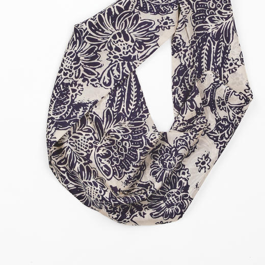 ROMI STUDIO“儒雅之间”100%真丝花卉印花手工挑边长丝巾 428D7002 商品图3