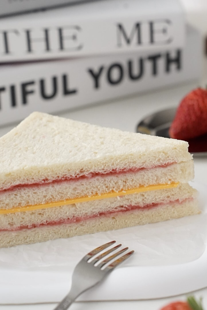 草莓果酱芝士三明治（早9点30后可取）