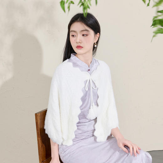 三彩2026新款奶白绒感肌理针织披肩外搭国风流苏氛围感约会宴会女 商品图4