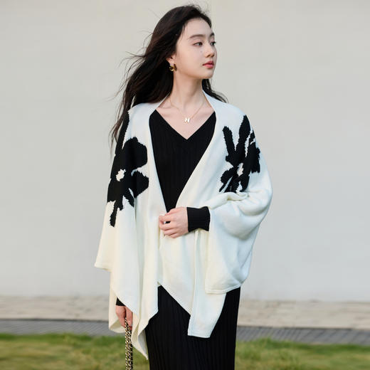 三彩2026新款黑白撞色艺术提花针织披肩外搭法式松弛氛围感通勤女 商品图2