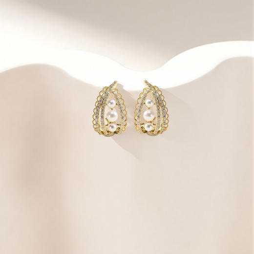 三彩2026新款珍珠小碎锆石耳钉s925银针法式优雅香风通勤C形 商品图1