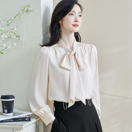 「通勤温柔感天花板」柔光缎面自带高级哑光感 藏肉显瘦不挑身形 米思阳2026春季新款法式气质蝴蝶结衬衫通勤飘带搭配宽松上衣0017 商品图2