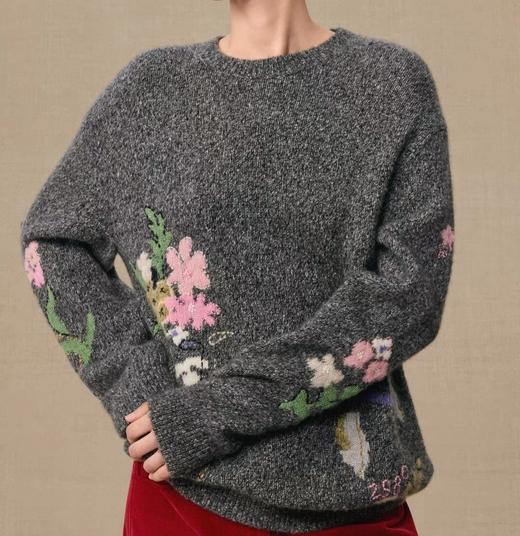 【来点不一样的】太治愈！太美啦！柜4900+！2026休闲花朵嵌花休闲针织衫套圆领头毛衣！ 商品图1