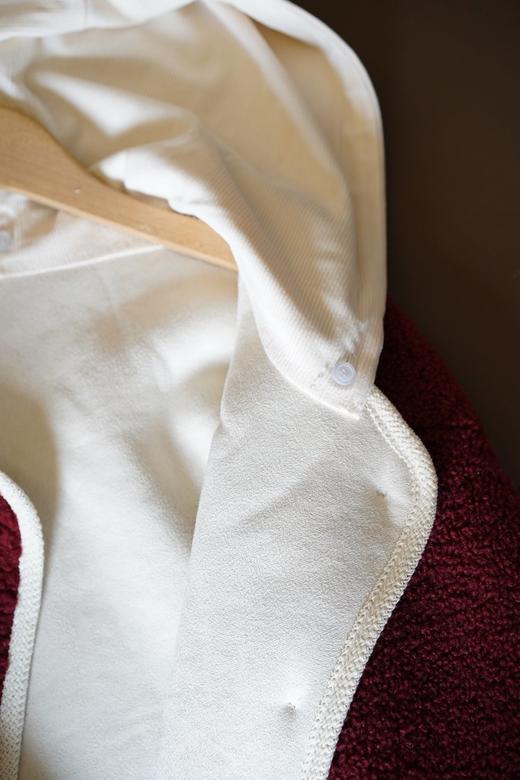 老米优品🎈24日开始发货！3-7天发货！《🍒车厘子红羊羔绒皮毛一体连帽外套》帽子可脱卸！外层高密度QQ小粒仿羊羔毛，绒朵细密蓬松度拉满，内里鹿皮绒，牢牢锁住热量！，可拆卸白帽撞色 商品图7