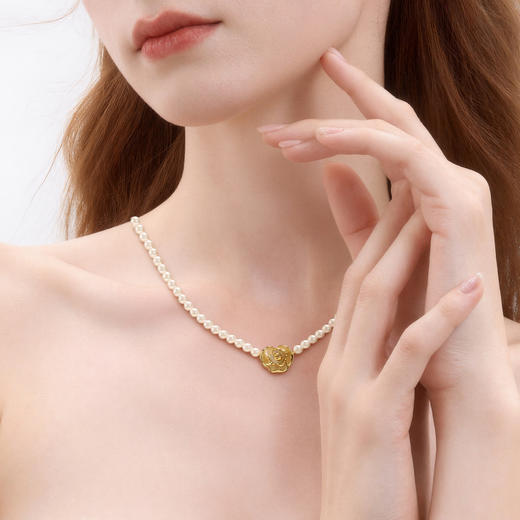 三彩2026新款山茶花吊坠珍珠项链轻奢法式复古优雅锁骨链女 商品图1