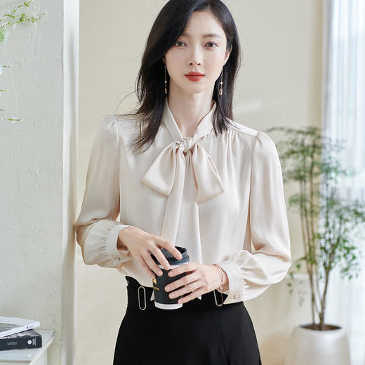 「通勤温柔感天花板」柔光缎面自带高级哑光感 藏肉显瘦不挑身形 米思阳2026春季新款法式气质蝴蝶结衬衫通勤飘带搭配宽松上衣0017 商品图7