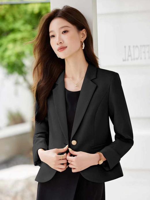 SC1A06_漆黑色_外套_春季_翻领扣修身显瘦短款西装_BERNIEELEN 伯妮斯茵 商品图0