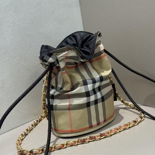 巴宝莉 新款双面小水桶 Horseshoe 收纳袋（LZ ） 商品图1