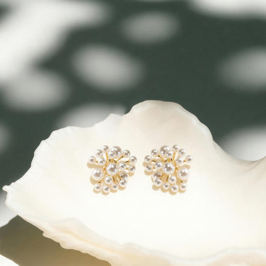 三彩2026新款手工花束珍珠耳钉s925银针法式优雅复古香风通勤 商品图1