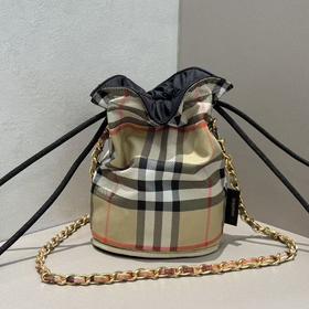 巴宝莉 新款双面小水桶 Horseshoe 收纳袋（LZ ）