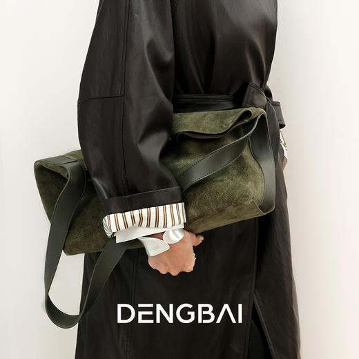 登白DENGBAI 反绒牛皮水桶包大容量休闲通勤单肩斜挎包头层牛反绒 商品图5