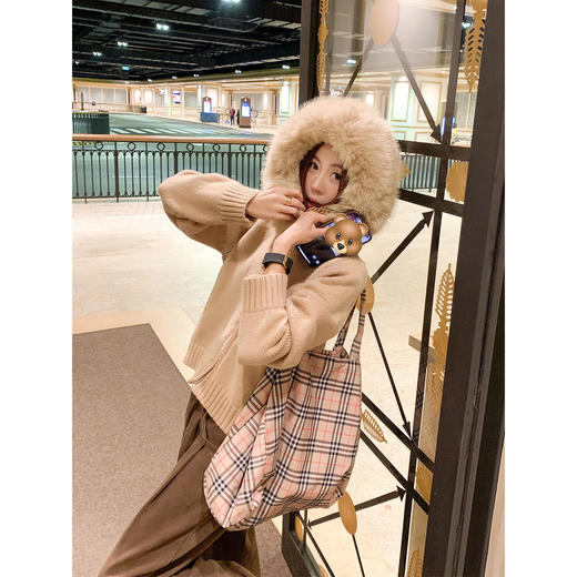 <曾小咸推荐>2.8现货秒杀 ！微信超特价！毛领连帽短款毛衣 日常209.99 立减80 秒杀129.99！！ 商品图3