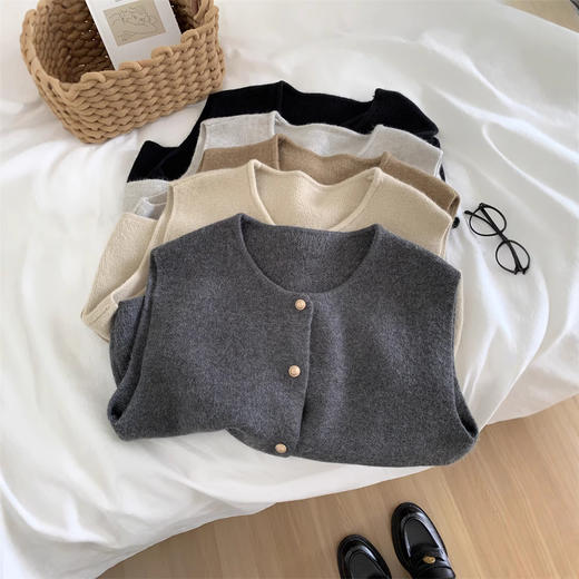法式复古小金扣圆领针织马甲 宽松韩系百搭温柔显瘦秋冬叠穿毛衣 商品图6