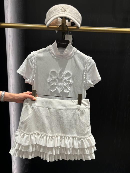 St家春夏新款女士立体花边LOGO短袖上衣来啦！渠道高品质❗️浪漫至极的单品！肩线后移设计，整个背都变薄了很多！立领领口不卡脖不露肉,  直筒大身合身但不会勒, 坑条针织面料弹力大, 非常细腻轻薄！ 商品图0