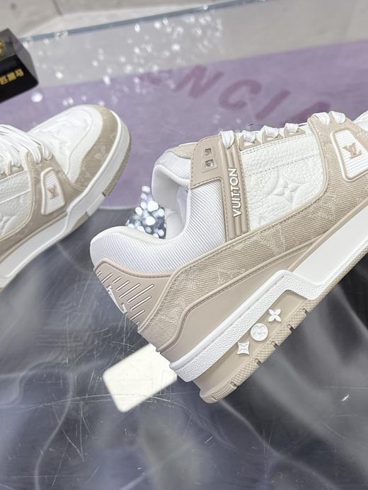【原版开发 市售天花板 】LV Trainer Maxi运动鞋  经典百搭颜值款 什么裤子都可以驾驭，满满的高级有一种即低调又土豪的即视感！ 商品图4