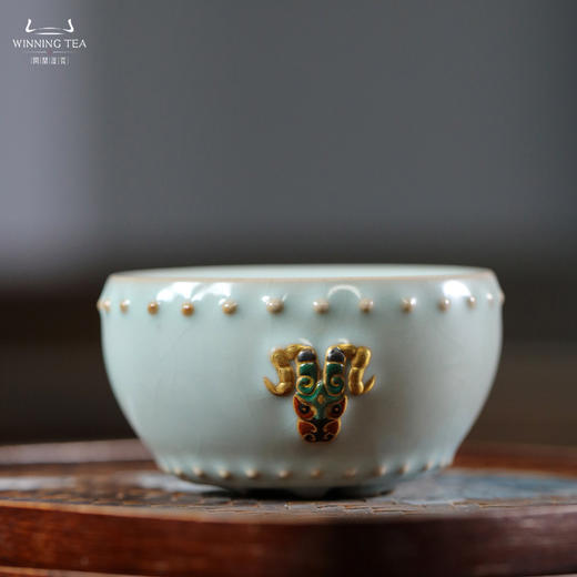问鼎鼎峰系列天青羊首战鼓杯（喜气洋洋） 商品图0
