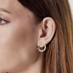 TB 巨美珍珠花环C字耳环耳钉