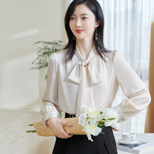 「通勤温柔感天花板」柔光缎面自带高级哑光感 藏肉显瘦不挑身形 米思阳2026春季新款法式气质蝴蝶结衬衫通勤飘带搭配宽松上衣0017 商品图8