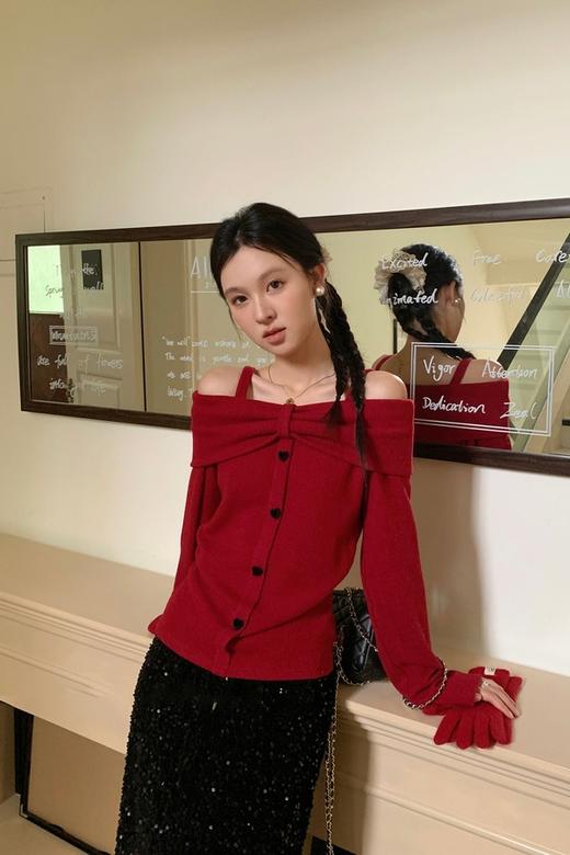 SIA SAYLOR 显白红色一字肩气质蝴蝶结针织上衣 21939 商品图3