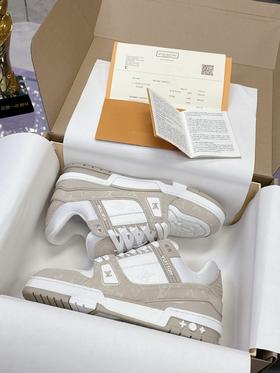 【原版开发 市售天花板 】LV Trainer Maxi运动鞋  经典百搭颜值款 什么裤子都可以驾驭，满满的高级有一种即低调又土豪的即视感！