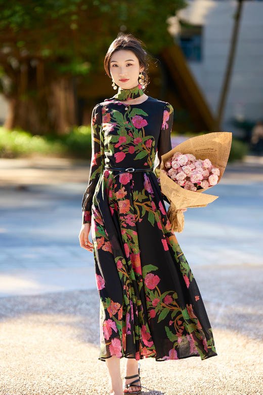 SC1S08_庭芜绿色_连衣裙_春季_立领围脖式长袖收腰系带_高级女装_BERNIEELEN 伯妮斯茵 商品图2