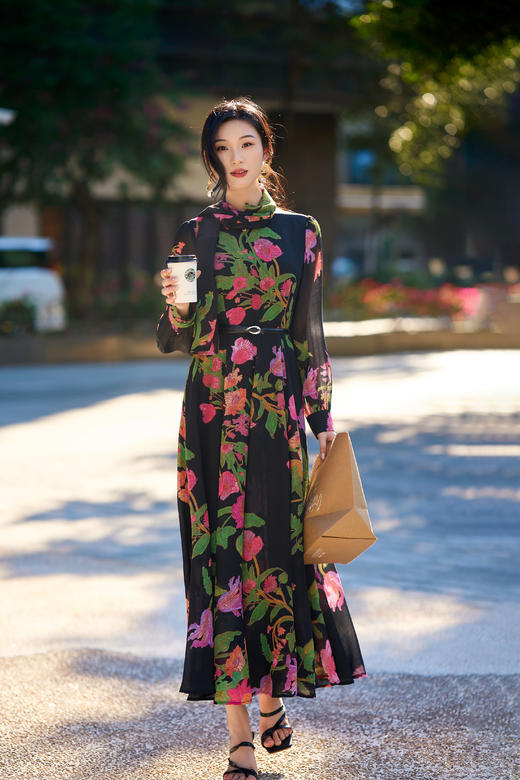 SC1S08_庭芜绿色_连衣裙_春季_立领围脖式长袖收腰系带_高级女装_BERNIEELEN 伯妮斯茵 商品图3