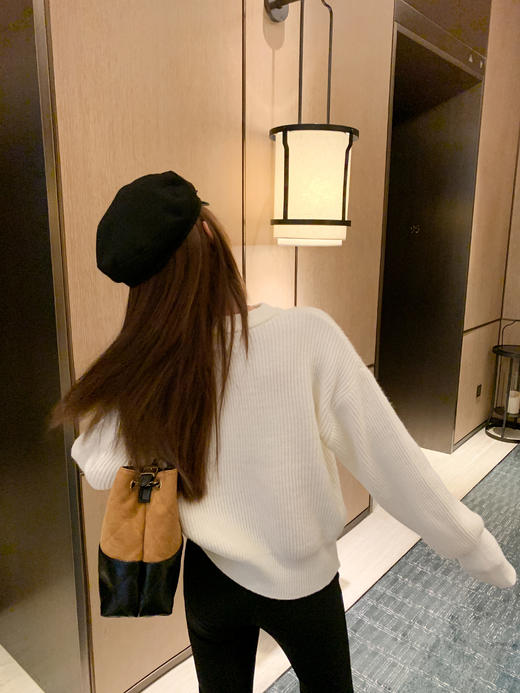 <曾小咸推荐>2.9现货秒杀 ！微信超特价！韩系挂脖v领毛衣 日常179.99 立减90 秒杀89.99！！ 商品图9