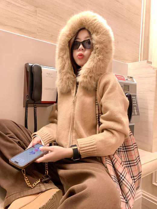 <曾小咸推荐>2.8现货秒杀 ！微信超特价！毛领连帽短款毛衣 日常209.99 立减80 秒杀129.99！！ 商品图11