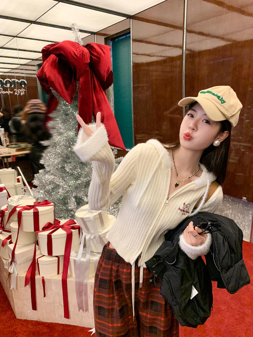 <曾小咸推荐>2.8现货秒杀 ！微信超特价！红色字母连帽针织衫 日常189.99 立减100 秒杀89.99！！ 商品图10