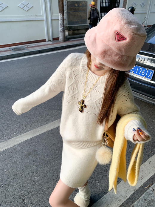 <曾小咸推荐>2.8现货秒杀 ！微信超特价！ 韩系镂空毛衣 日常189.99 立减100 秒杀89.99！！ 针织短裙 日常139.99 立减80 秒杀59.99！！ 商品图5