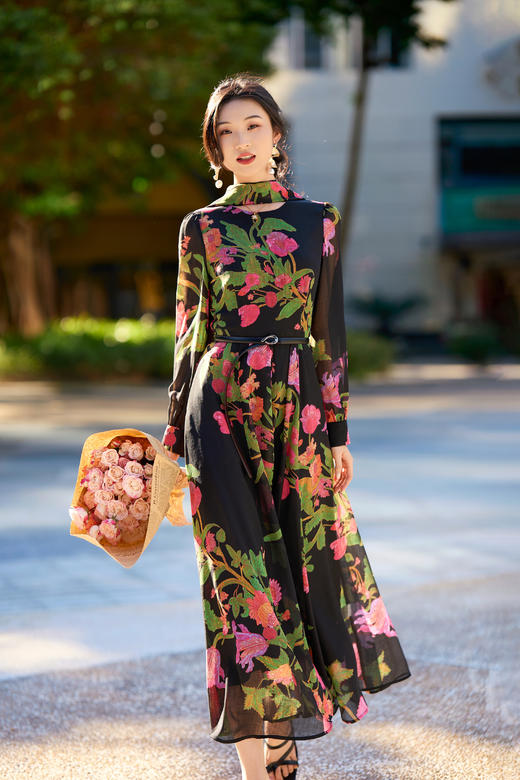 SC1S08_庭芜绿色_连衣裙_春季_立领围脖式长袖收腰系带_高级女装_BERNIEELEN 伯妮斯茵 商品图6