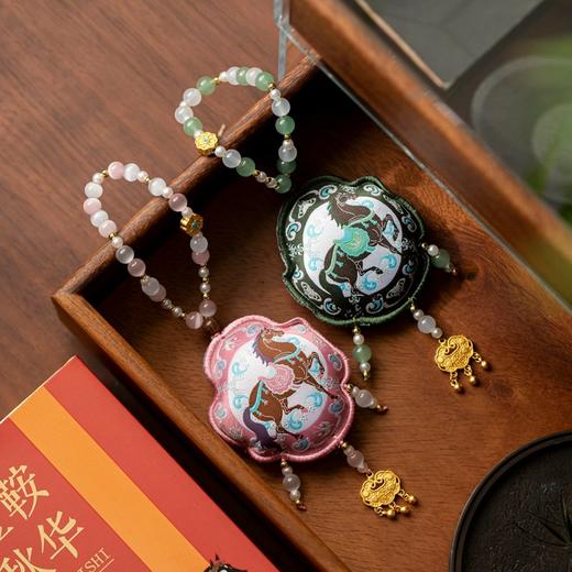 骏逸四时·2026马年系列香包，河北省级非遗-谷氏香车载挂饰香囊包 商品图5