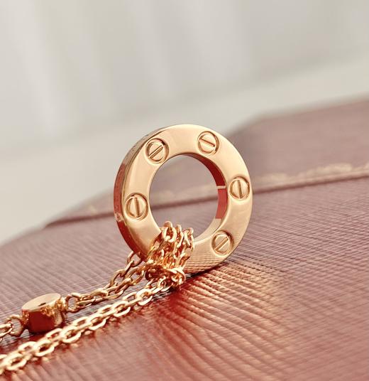 独家对版CNC数控精雕 精工高定 卡地亚Cartier 经典Love双层大饼项链 精致简约的一款，玫瑰金百搭不挑肤色 无论是简约基础搭配还是华丽礼服都能轻松驾驭~ 商品图7