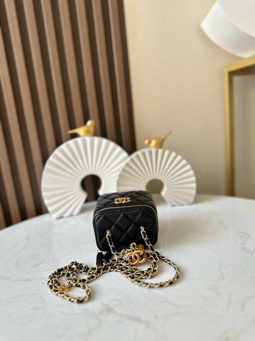 香奈儿 25B新款经典双c扣调节 吊坠化妆盒 羊皮（LZ） 商品图2