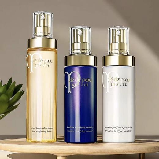 春日限定【保税仓直发·蚂蚁链支持溯源】「送礼袋」CPB肌肤之钥水乳正装三件套-钻光滋润水170ml+钻光日乳125ml+钻光夜乳125ml_bba 商品图8