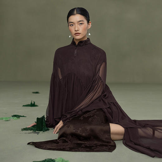 【林栖设计小店】鎏光溯影|提花密褶层次感2026春新款国风真丝罩衫两件套1961171 商品图6