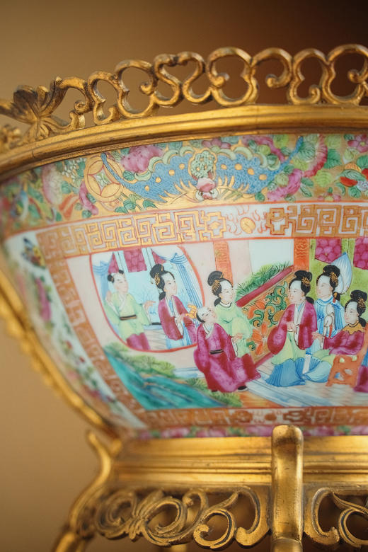 独角鹿西洋古董1890年代法国出品铜鎏金双耳及底座嵌传统园邸人物主题中国广彩瓷潘趣酒碗 商品图5