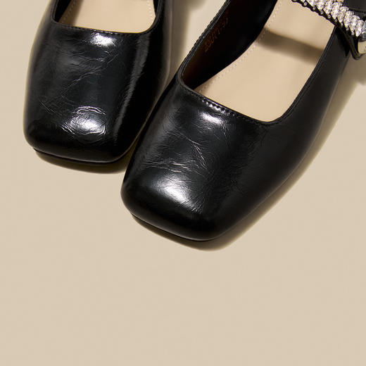 西遇玛丽珍鞋女2026春季新款一脚蹬浅口单鞋水钻绊带方头小皮鞋V0166215 商品图5