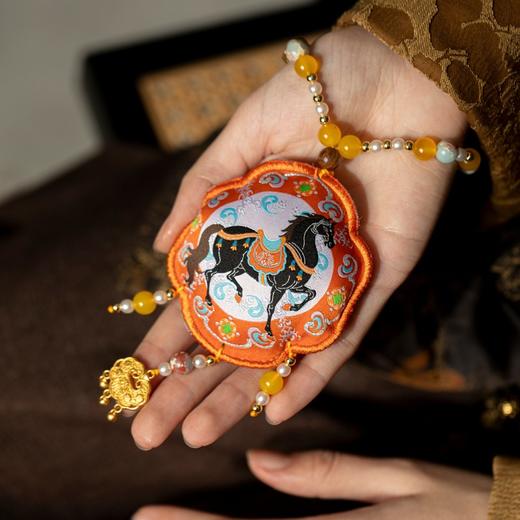 骏逸四时·2026马年系列香包，河北省级非遗-谷氏香车载挂饰香囊包 商品图6