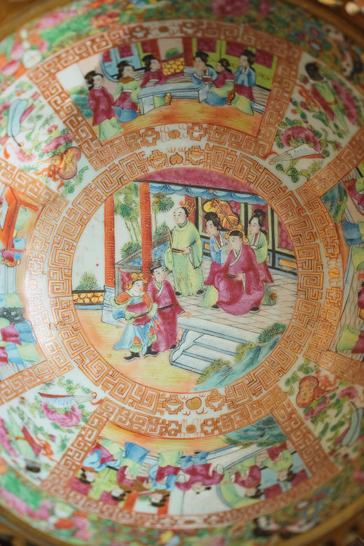 独角鹿西洋古董1890年代法国出品铜鎏金双耳及底座嵌传统园邸人物主题中国广彩瓷潘趣酒碗 商品图7