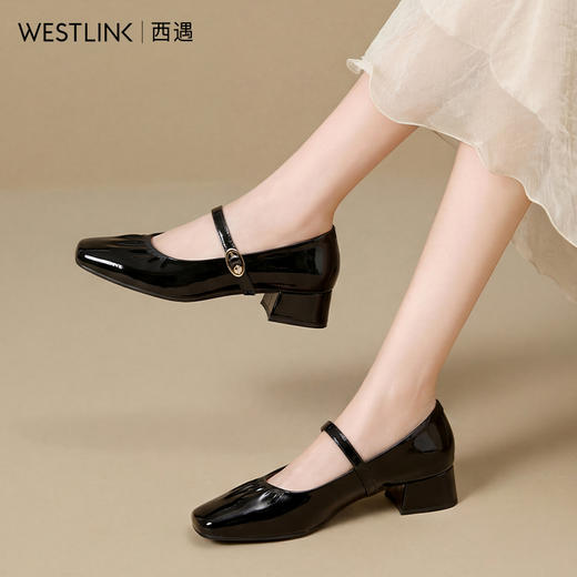 西遇玛丽珍鞋女2026春季新款一字扣浅口方头褶皱设计粗跟漆皮单鞋V0166211 商品图3