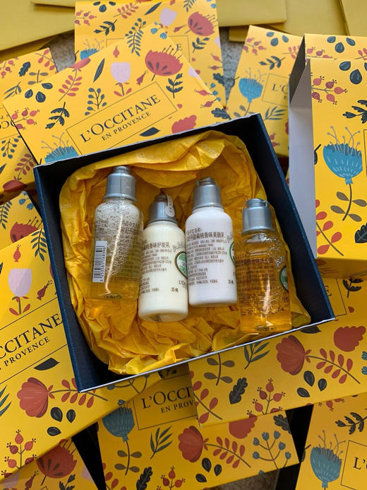 原单正品欧舒丹甜扁桃四件套旅行装：这包装我直接封神！看这颜值！欧舒丹新出的甜扁桃四件套旅行装，光是包装就把我拿捏死了！！！
清货特价 商品图8