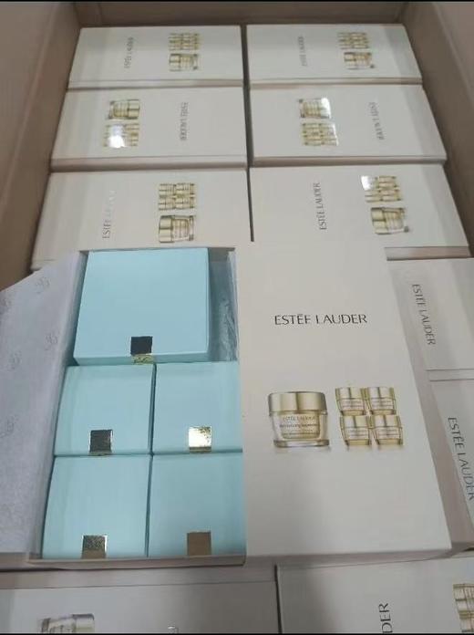 雅诗兰黛智妍乳霜（清爽版）
一拖四套盒75ml➕15ml×4 商品图5