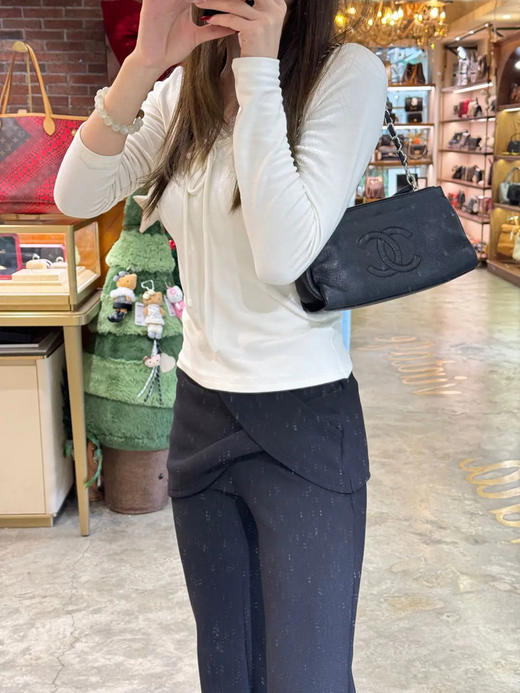 Chanel 浮雕大logo 黑银 腋下包 商品图2