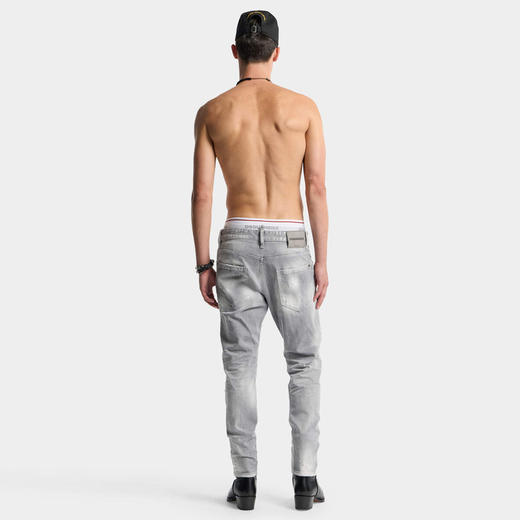DSQUARED2 男士字母徽标贴片水洗修身扭纹牛仔裤 灰色 S74LB1870 S30260 852 商品图5